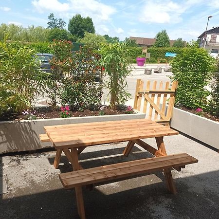 Gite 4 Personnes Proche Des Cascades Du Herisson Doucier Extérieur photo