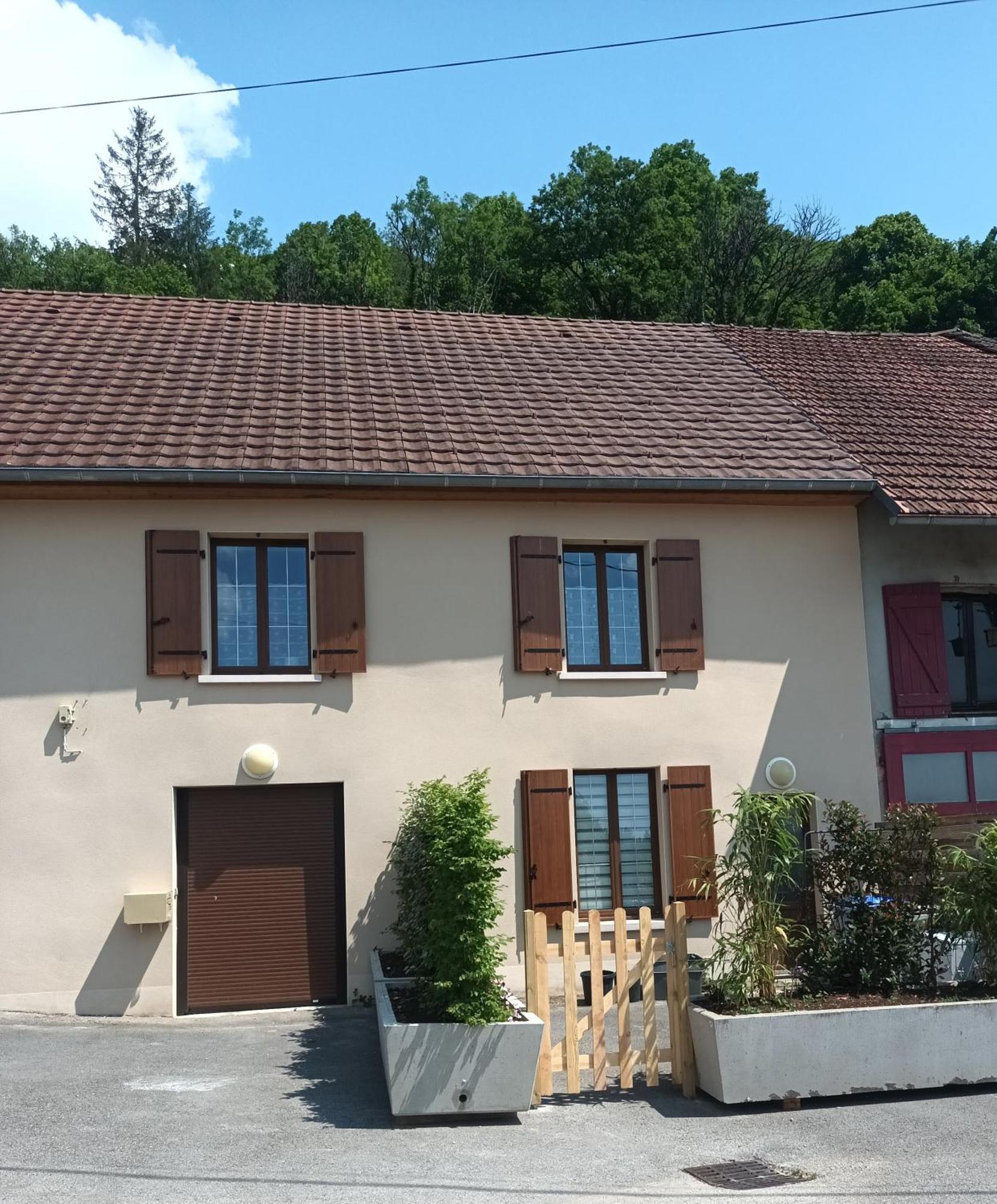 Gite 4 Personnes Proche Des Cascades Du Herisson Doucier Extérieur photo